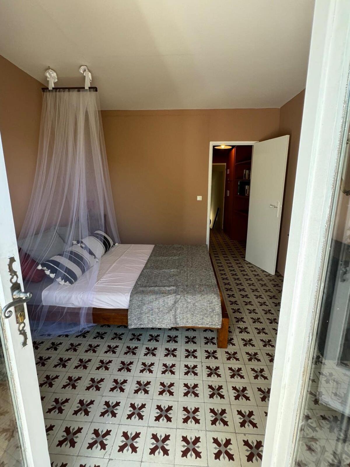 Maison Jasmin In The Center With Parking Space And Terrace * LʼIsle-sur-la-Sorgue