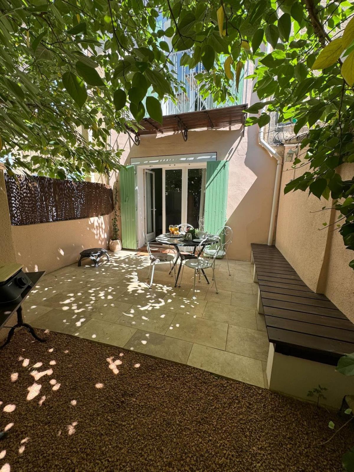 Holiday home Maison Jasmin In The Center With Parking Space And Terrace L'Isle-sur-la-Sorgue
